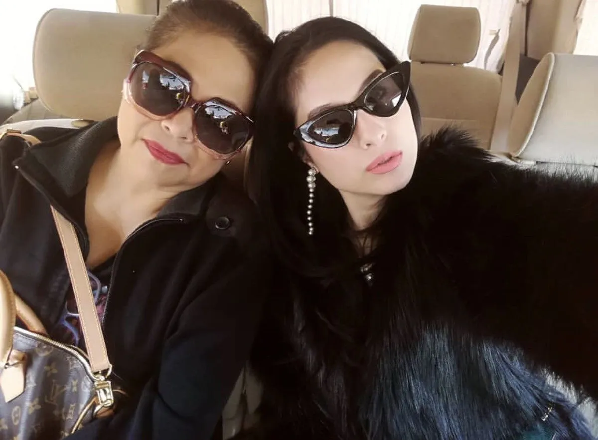 โตแล้วต้องพาแม่ไปเที่ยว! ขวัญ ควง แม่แอ๊ว ไหว้พระขอพรวัดดังที่ฮ่องกง