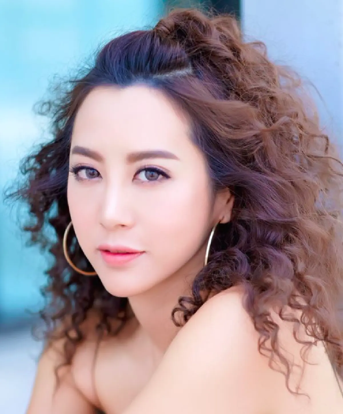 “วีเจจ๋า”สุดแซ่บ! กับลุคสุดคลาสสิค ยุค 80