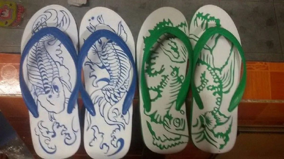 ชื่นชม "น้องกอล์ฟ" แกะลายรองเท้าหาเงินเลี้ยงแม่