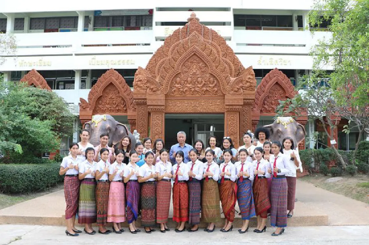 ผ้าไทย ใส่เมื่อไรก็เก๋