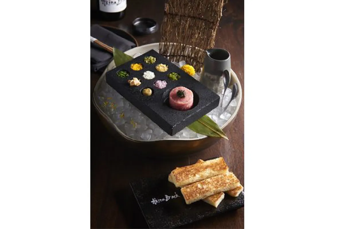 อาคีรา เเบค เรสเตอรองท์ แอนด์ บาร์ สร้างนิยามใหม่ให้กับตำรับอาหารเอเชีย ด้วยจุดหมายปลายทางแห่งใหม่ของการรับประทานอาหารที่รายล้อมด้วยวิวขอบฟ้าของกรุงเทพฯ