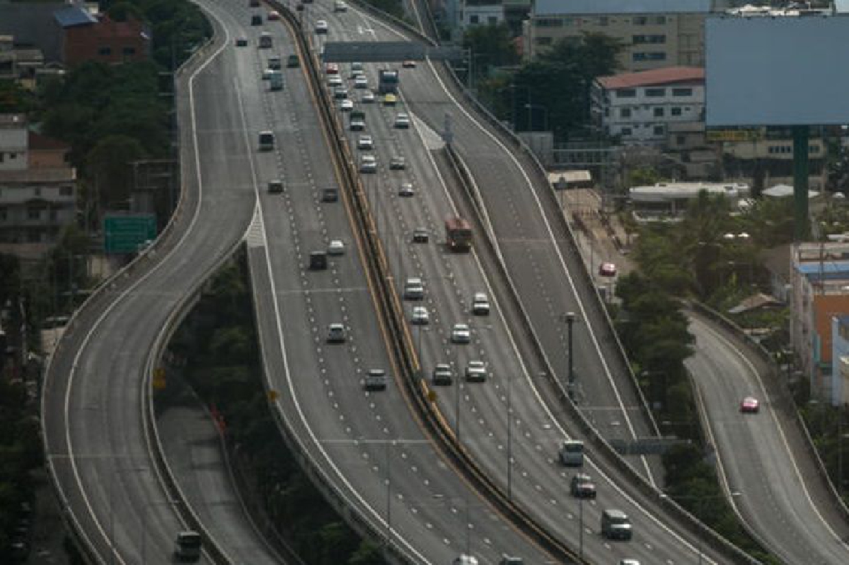 กทพ.ชงบอร์ด-ครม.เคาะไฟเขียวกู้เงินสร้างทางด่วน 4.4 หมื่นล้าน กทพ.ชงบอร์ด-ครม.เคาะไฟเขียวกู้เงินสร้างทางด่วน 4.4 หมื่นล้าน