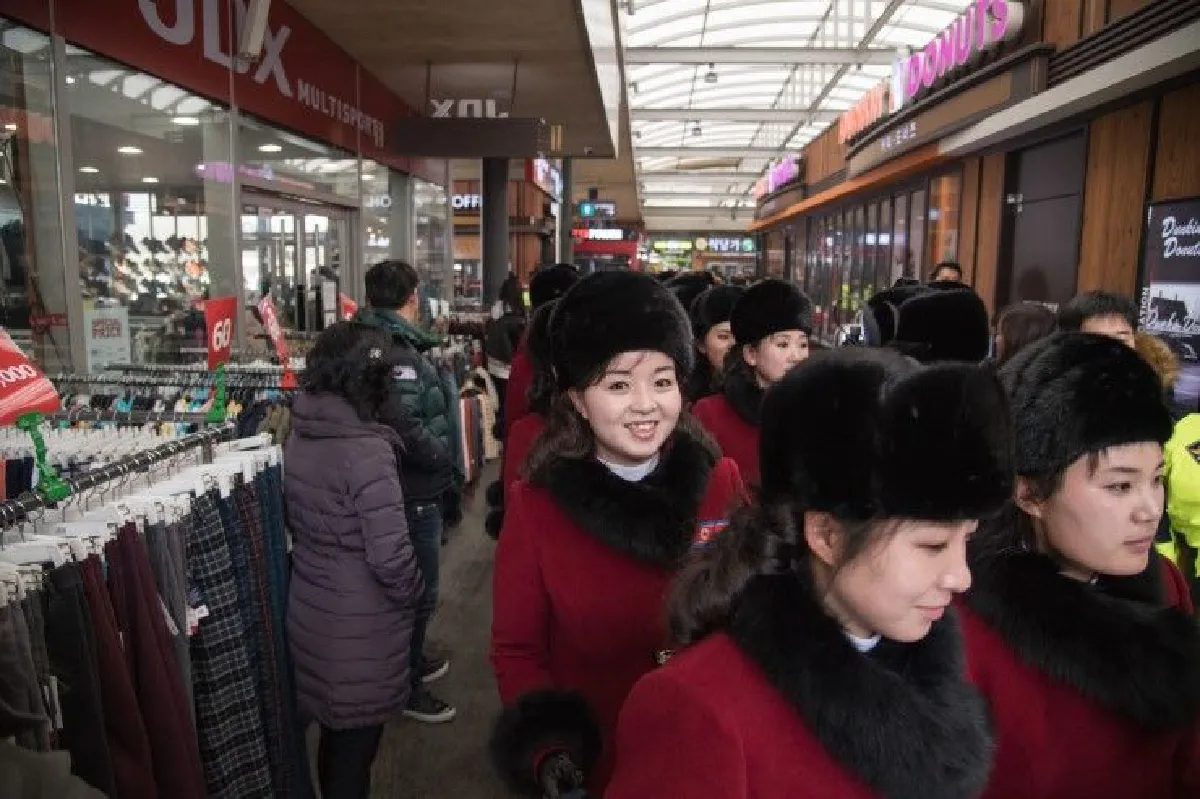 ยลโฉมทัพ "เชียร์ลีดเดอร์สาวโสมเหนือ" สวยใสไร้ศัลยกรรม