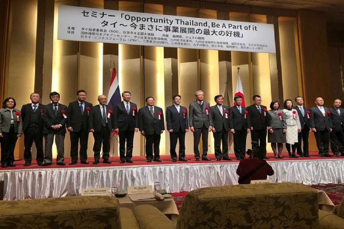 “สมคิด” นำทีมโรดโชว์ดึงนักธุรกิจทั่วเกาะคิวชูลงทุนไทย “สมคิด” นำทีมโรดโชว์ดึงนักธุรกิจทั่วเกาะคิวชูลงทุนไทย