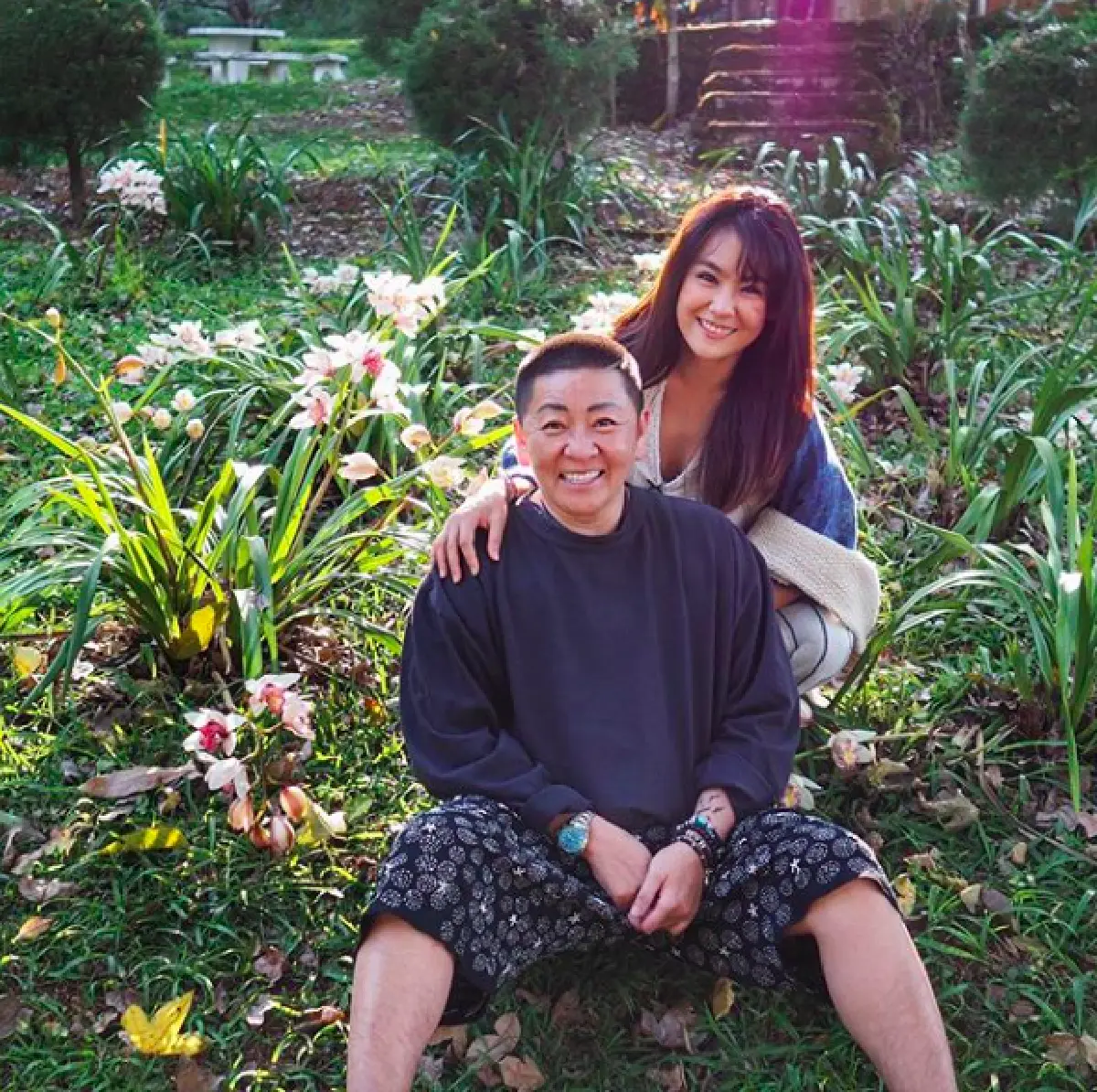 สุดซึ้ง! “ป๋าต๊อบ” จัดเซอร์ไพรส์ “ปีใหม่" คุกเข่าขอแต่งงาน ที่สวนหลังบ้าน