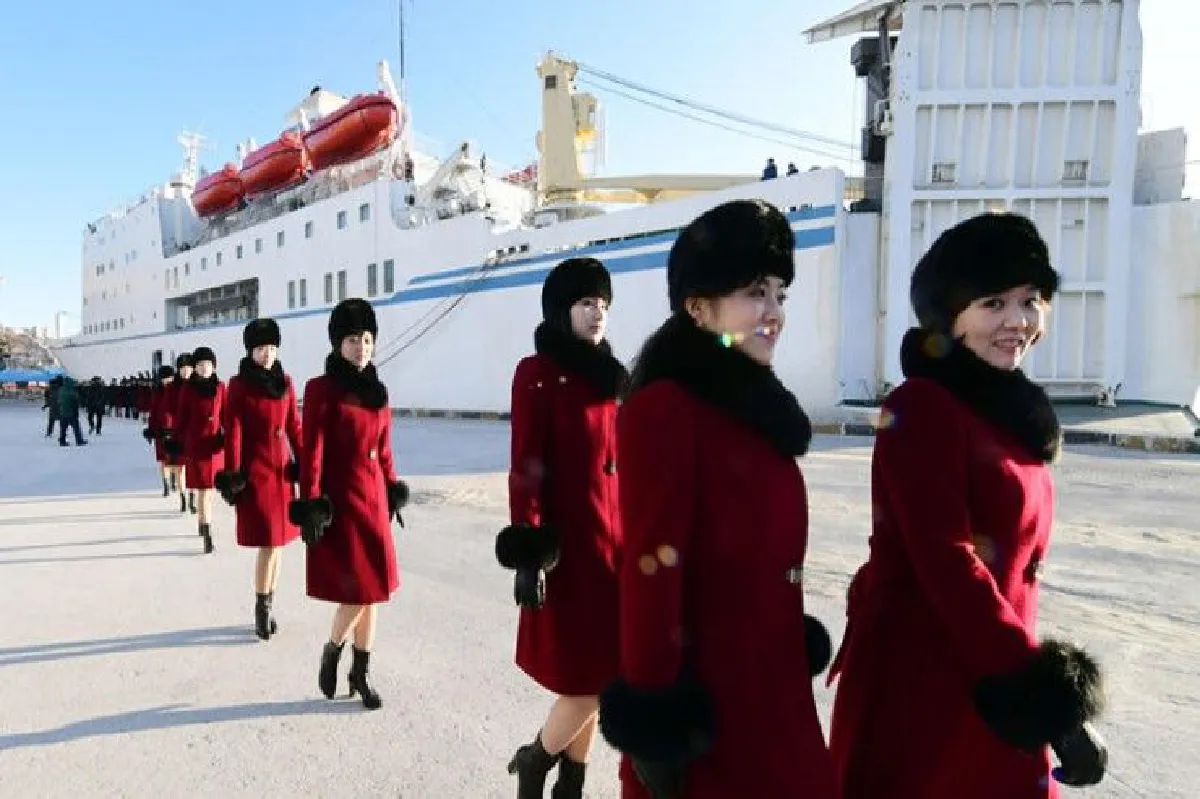 ยลโฉมทัพ "เชียร์ลีดเดอร์สาวโสมเหนือ" สวยใสไร้ศัลยกรรม