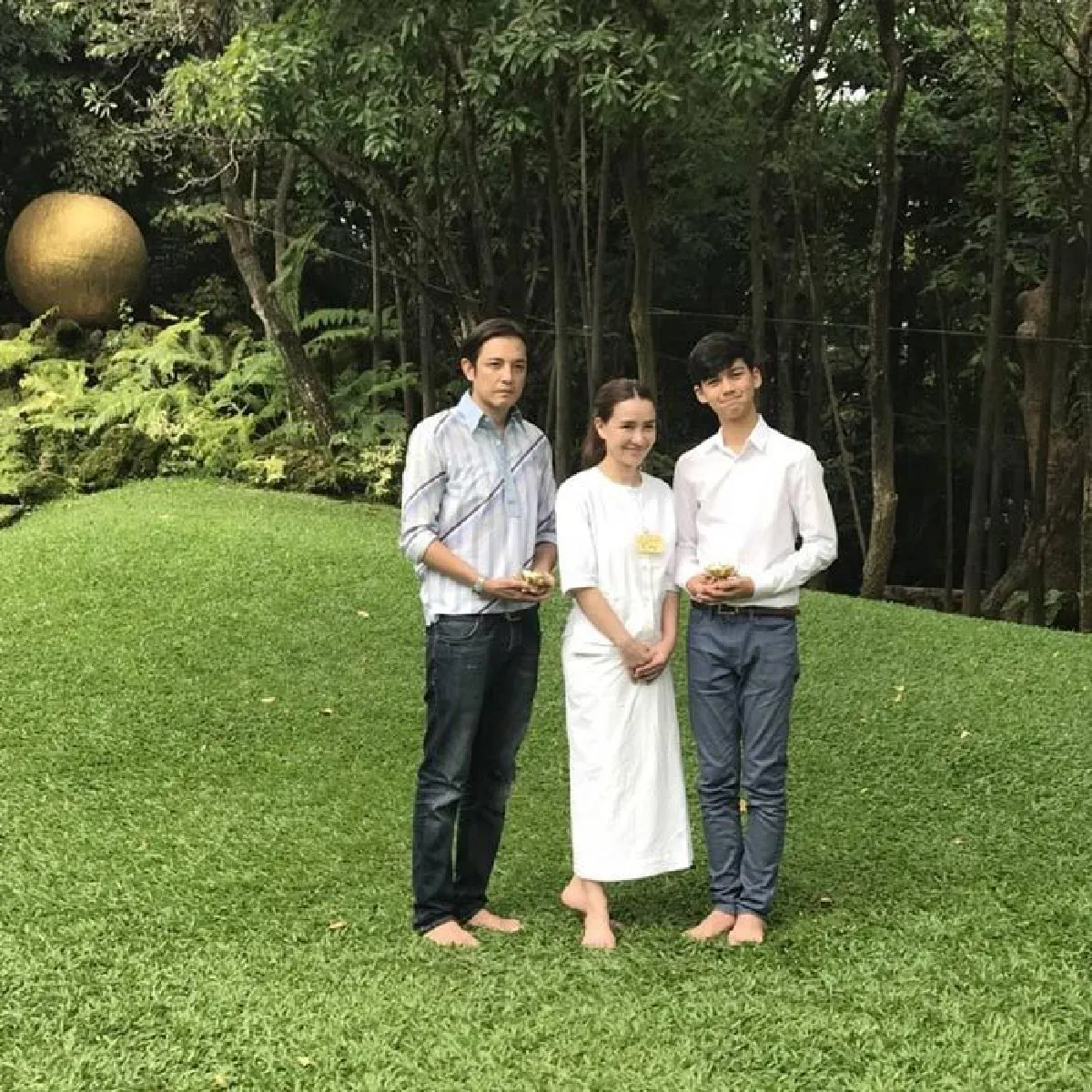 รักเหมือนลูกชาย! ศรราม เผยภาพซึ้งใจ น้องทิกเกอร์ ล้างเท้า พ่อแมว-แม่นิโคล