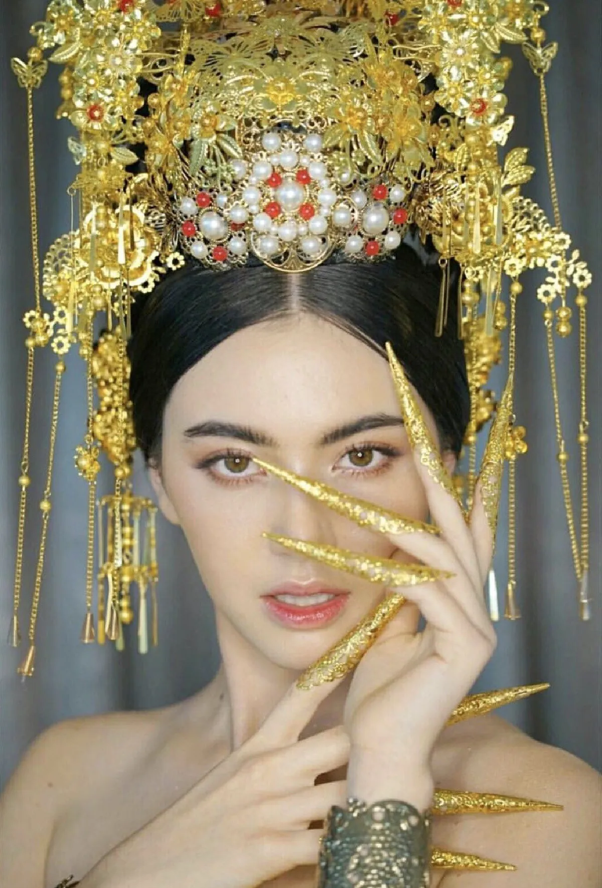 ใหม่ ดาวิกา สวยวันสวยคืน! แต่งเต็มในชุดฮองเฮารับตรุษจีน