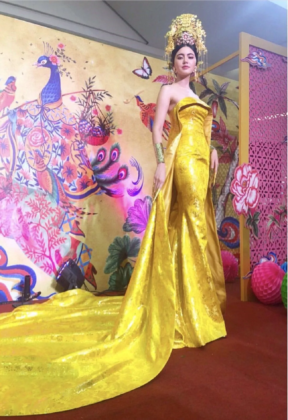 ใหม่ ดาวิกา สวยวันสวยคืน! แต่งเต็มในชุดฮองเฮารับตรุษจีน