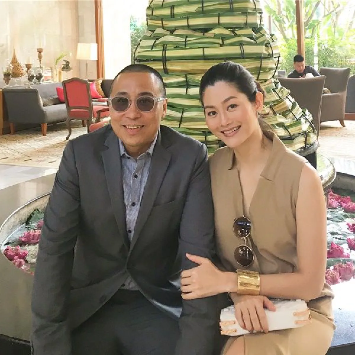 อบอุ่นเรียบง่าย! สู่ขวัญ บูลกุล ควงสามี-ลูกชาย ฉลองครบรอบแต่งงาน 14 ปี