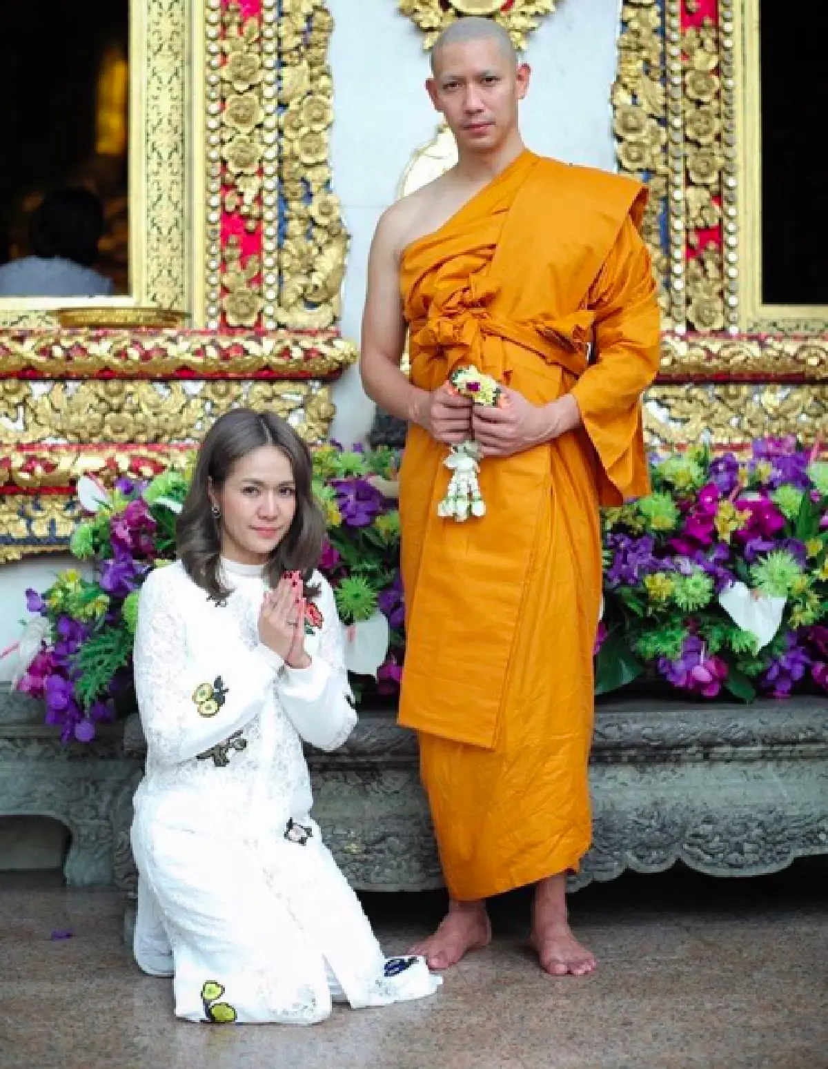 อิ่มบุญอิ่มใจ! “นิว” ร่วมทำบุญใส่บาตร “พระเป๊ก” ไม่หวั่นแม้กทม. มีมวลค่าของมลพิษ