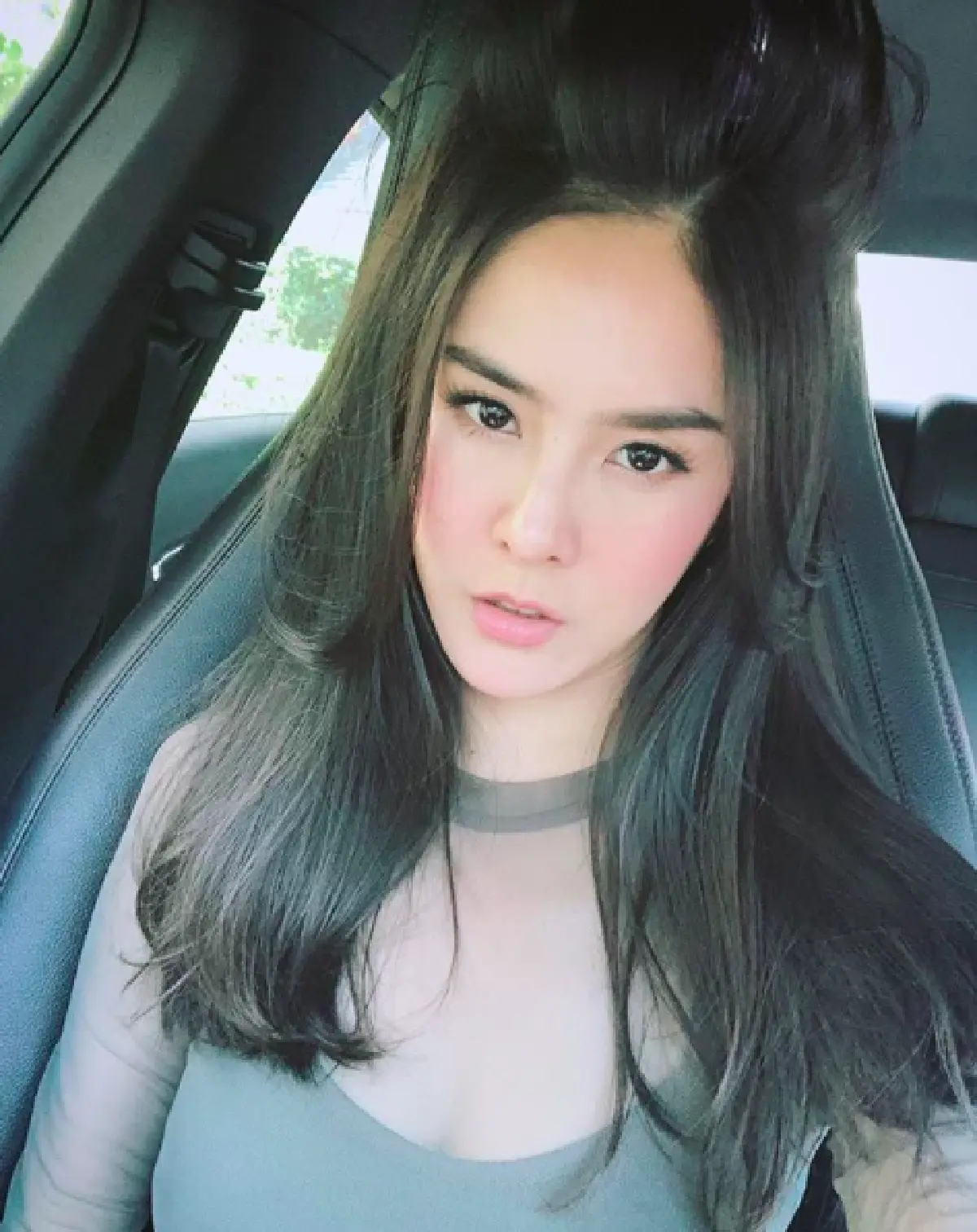 12 ภาพ “พีค ภัทรศยา” เจ้าของฉายา "เจ่อมหาเสน่ห์” กับความสวยออร่า