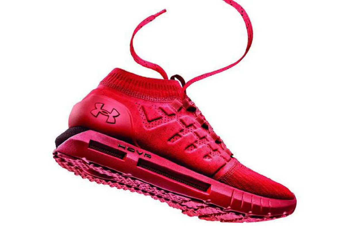 Gravity holds you down. HOVR lifts you up HOVR รองเท้าวิ่งใหม่ให้ความรู้สึกไร้แรงโน้มถ่วง ประสิทธิภาพการวิ่งนานขึ้น ถีบตัวสูงขึ้น การเคลื่อนไหวที่เฉียบคมมากขึ้น