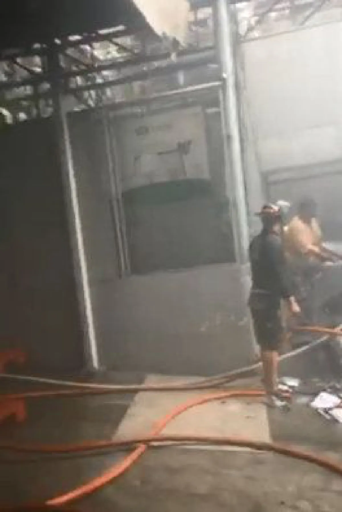 ไฟไหม้ในลานจอดรถเดอะมอลล์บางแค เจ้าหน้าที่เข้าดับได้แล้ว