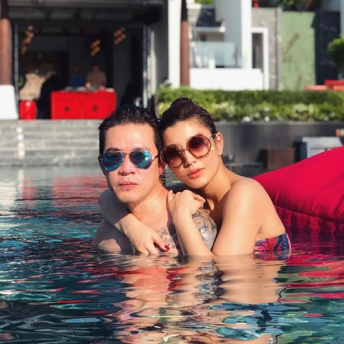 ของขวัญจากสามี! เอมมี่ อวดรถหรู-กระเป๋าแบรนด์เนมมูลค่าหลายล้าน