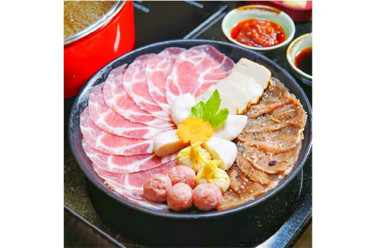 โพสต์ทูเดย์จะมาชวนชิมของอร่อยฟินๆกันอีกแล้วครับ กับสุกี้เจ้าเดิมที่นอกจากจะเน้นความอร่อยแล้ว ความหลากหลายต้องขอบอกว่าเยี่ยมยอดจริงๆ