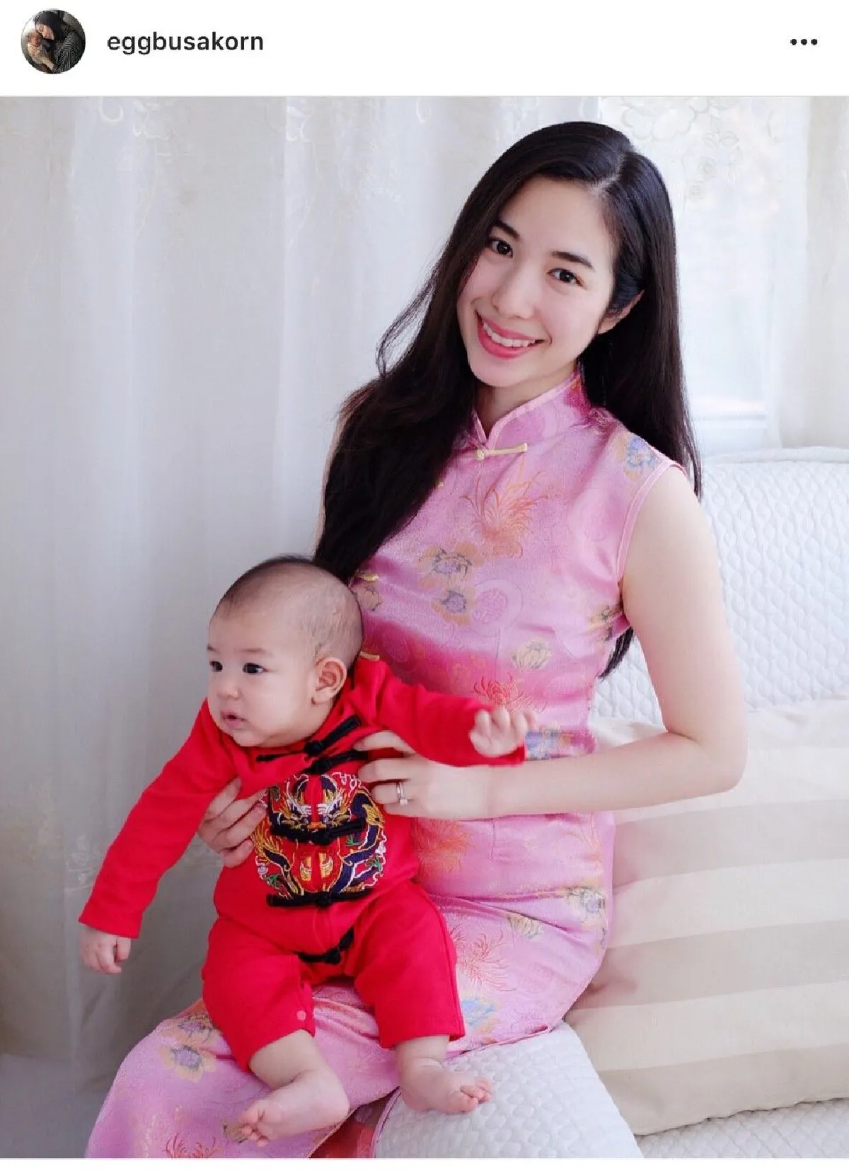 ส่องภาพคนบันเทิง สวมชุดกี่เพ้า-ชุดแดง รับเทศกาลตรุษจีน