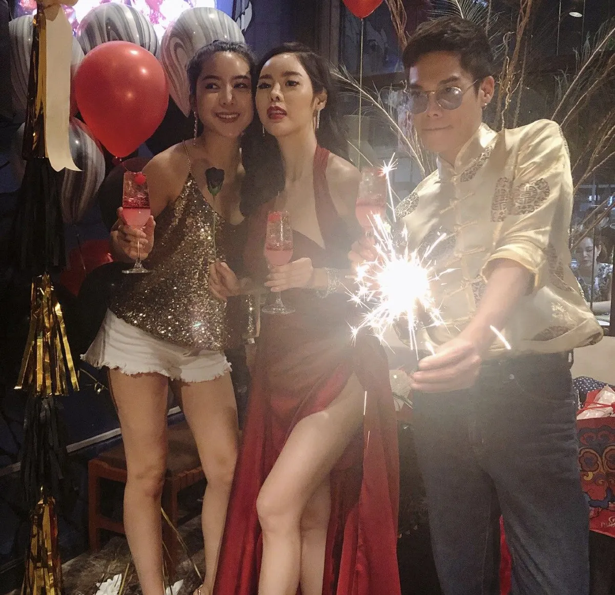 แซ่บเบอร์แรง! ไอซ์ ปรีชญา ในชุดสีแดงสุดเซ็กซี่ปาร์ตี้วันเกิด 28 ปี