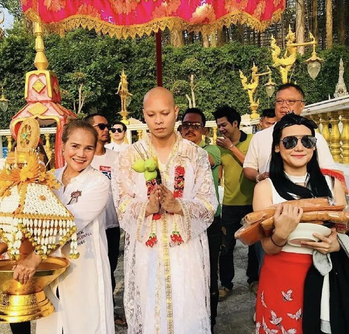 พ่อโหน่งปลื้มมาก! เดียร์ ลูกชายคนโต ถือฤกษ์ดีเข้าพิธีบวชแล้ว