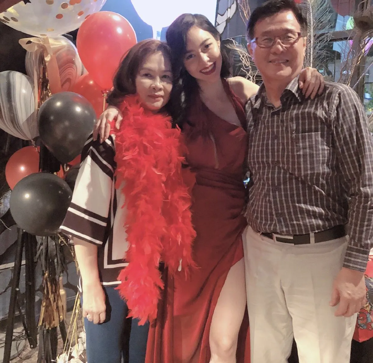 แซ่บเบอร์แรง! ไอซ์ ปรีชญา ในชุดสีแดงสุดเซ็กซี่ปาร์ตี้วันเกิด 28 ปี