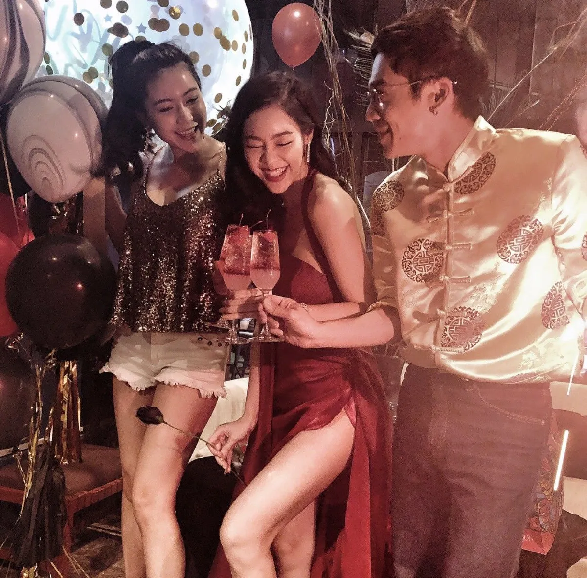 แซ่บเบอร์แรง! ไอซ์ ปรีชญา ในชุดสีแดงสุดเซ็กซี่ปาร์ตี้วันเกิด 28 ปี