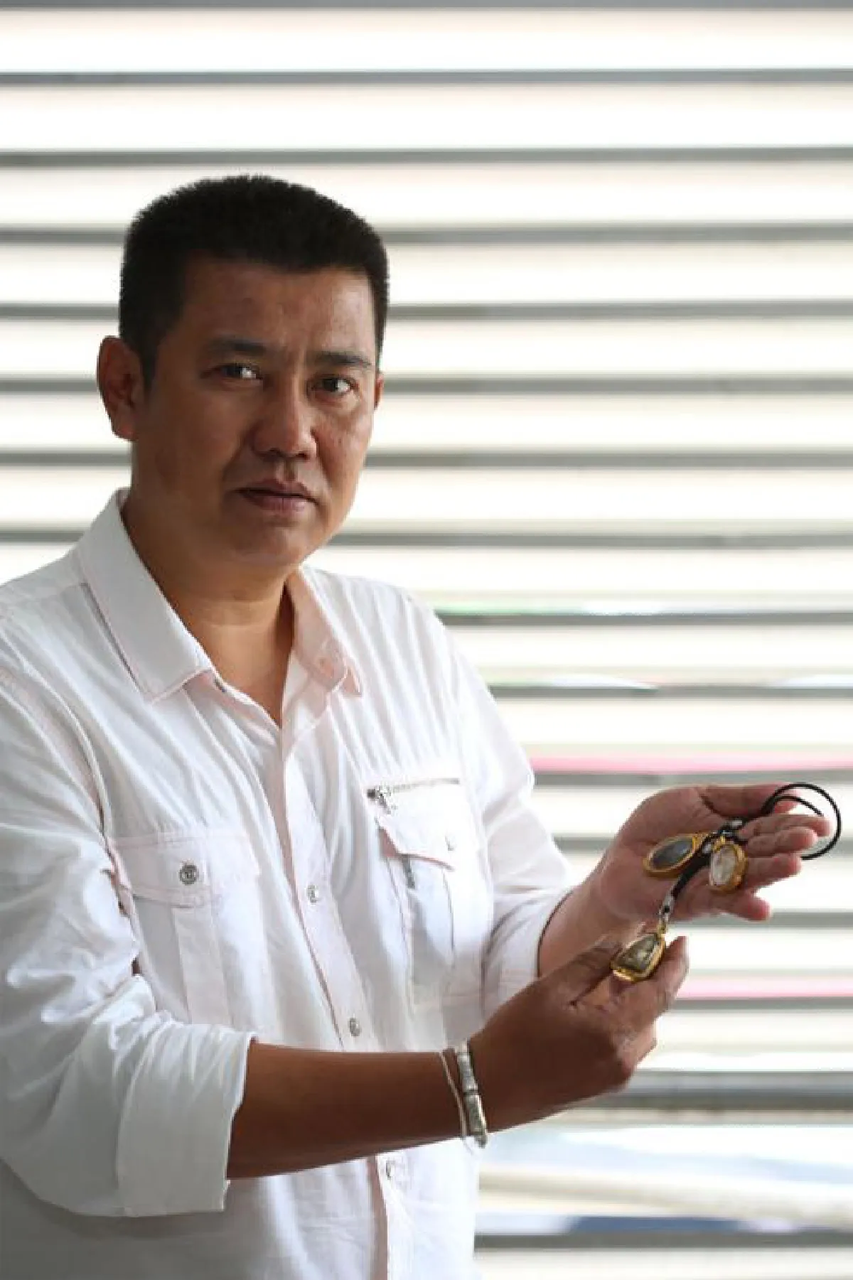 ดาบ ‘จ๋าย’ ทุ่งสองห้อง แขวนพระดีปลอดภัย