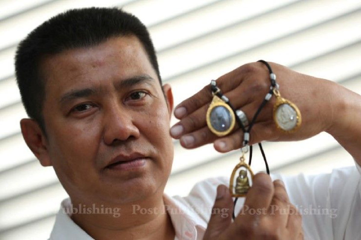 ดาบ "จ๋าย" ทุ่งสองห้อง แขวนพระดีปลอดภัย ดาบ "จ๋าย" ทุ่งสองห้อง แขวนพระดีปลอดภัย