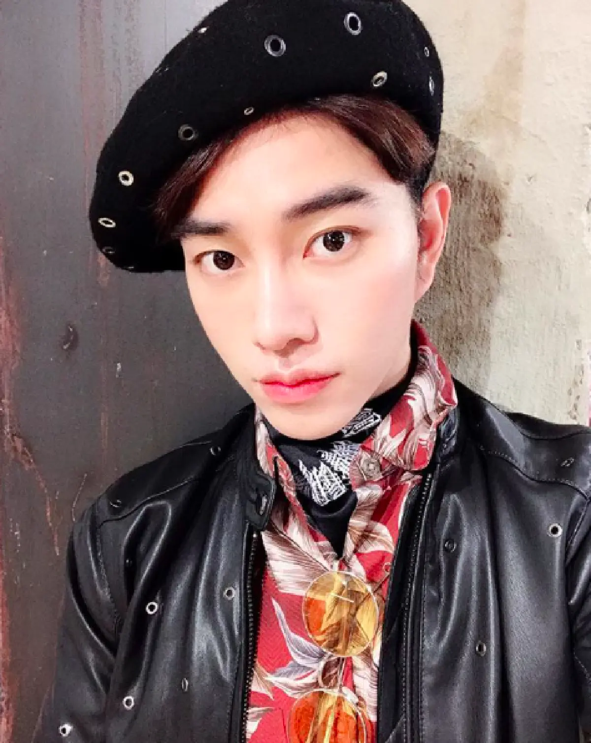 สวยมาก “น้องฉัตร” ช่างแต่งหน้าคิวทอง "แต่งหญิง”