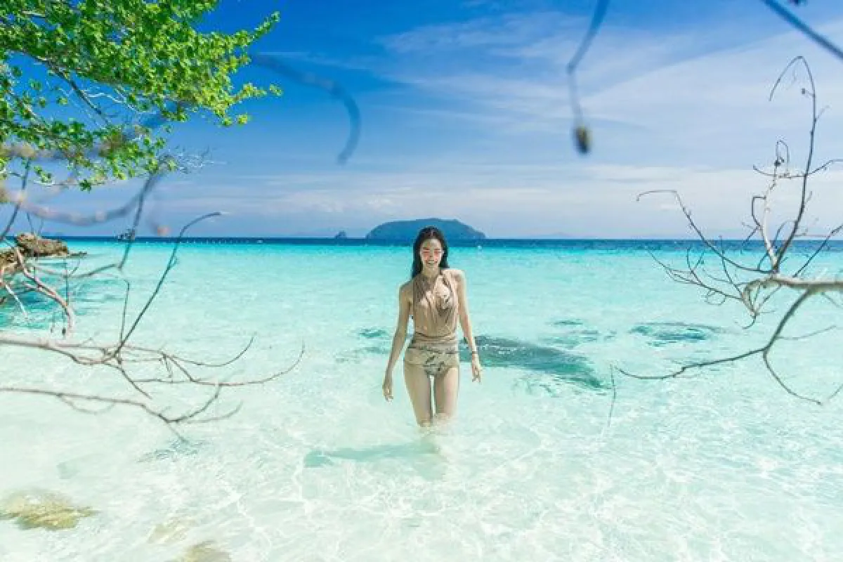 สวยทั้งคนและวิว! เกรซ กาญจน์เกล้า โพสแซ่บท้าแดดที่เกาะนาวโอพี