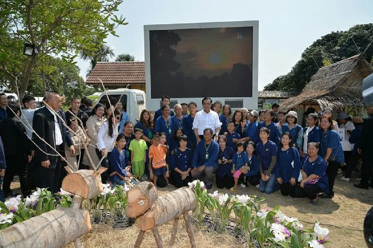 นายกฯ ลงพื้นที่นครปฐม คิกออฟไทยนิยม