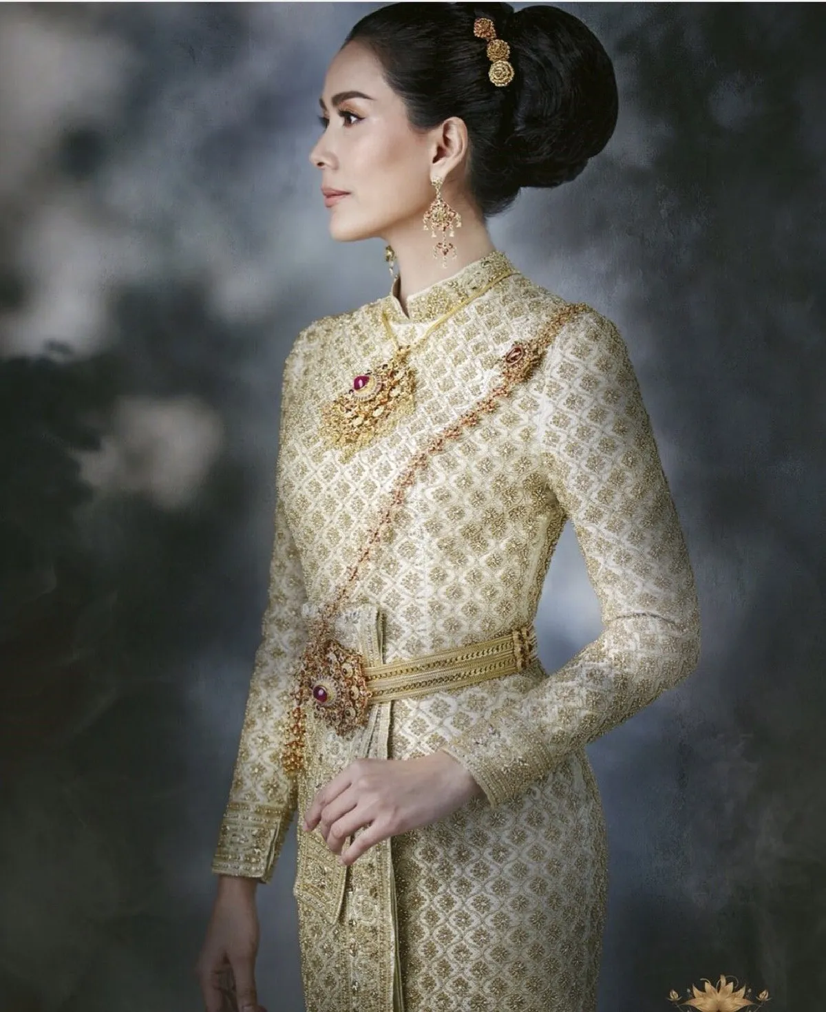 สวยดั่งภาพวาด! เชอร์รี่ เข็มอัปสร ผู้หญิงที่แต่งชุดไทยได้สง่างามมาก