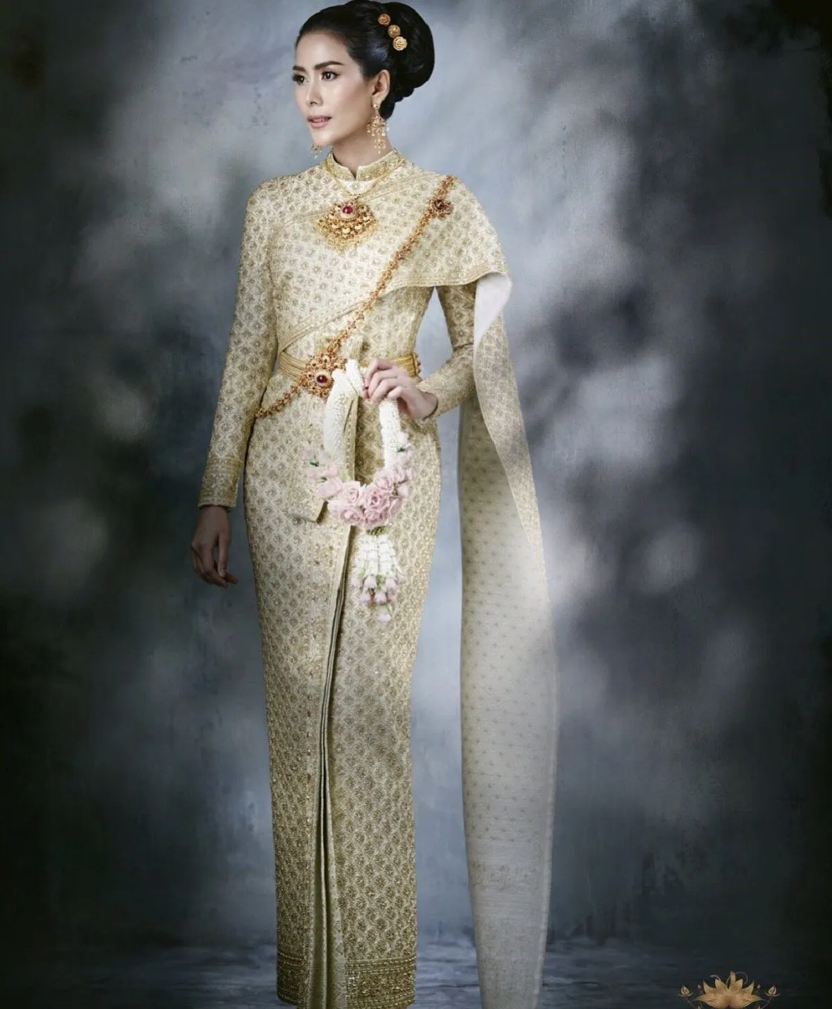 สวยดั่งภาพวาด! เชอร์รี่ เข็มอัปสร ผู้หญิงที่แต่งชุดไทยได้สง่างามมาก