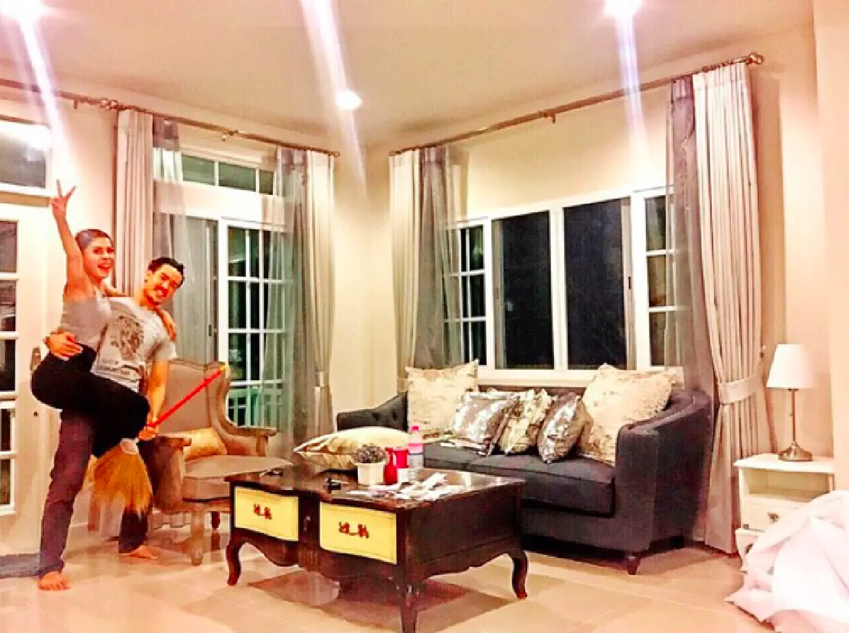 ตลกและรวยมาก ส่องบ้านสุดหรู "เป๊กกี้ ศรีธัญญา”