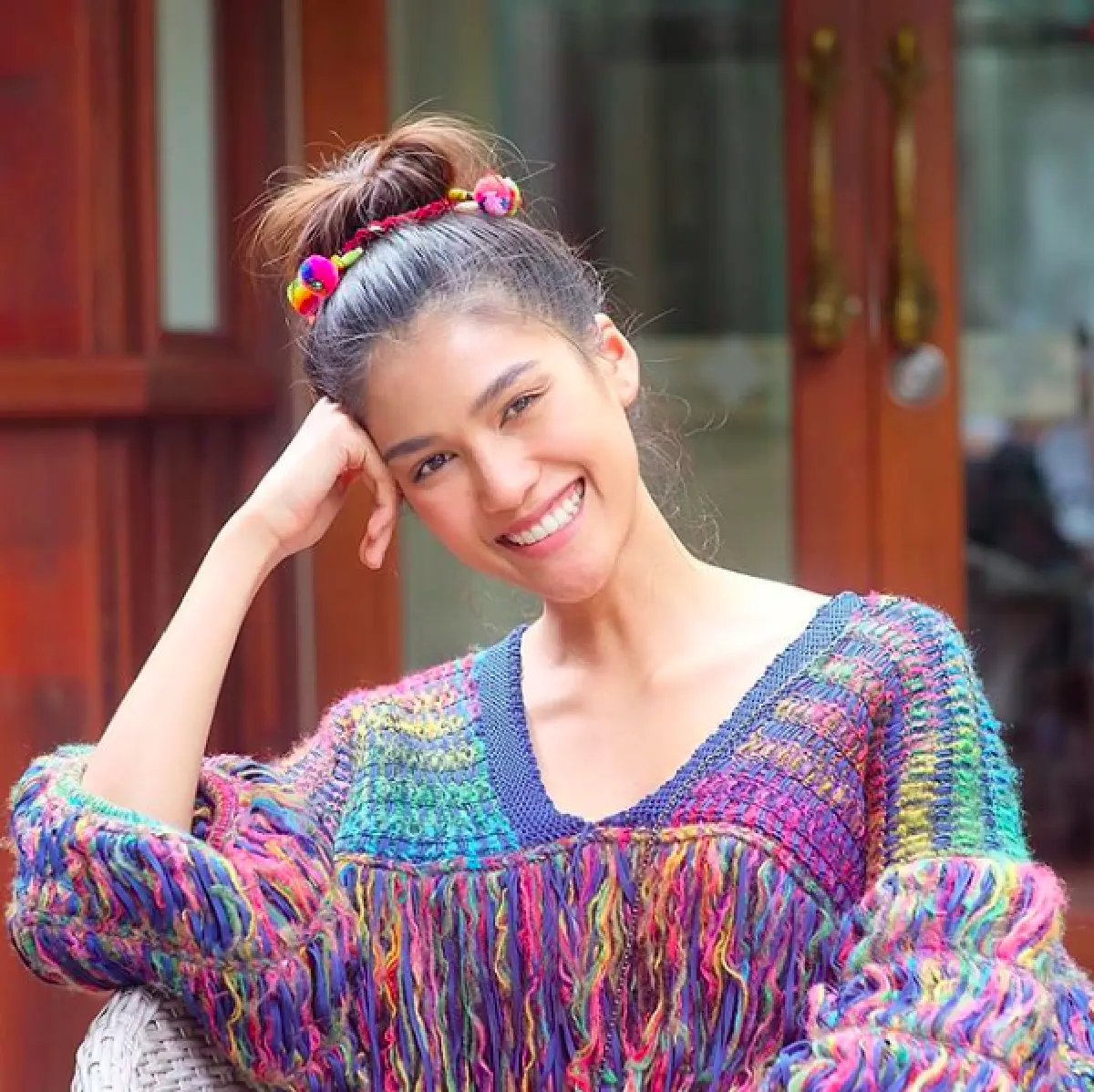 "แนท อนิพรณ์" สลัดลุคนางงาม! เป็นครูอาสาสอนเด็กๆ ในชุมชน