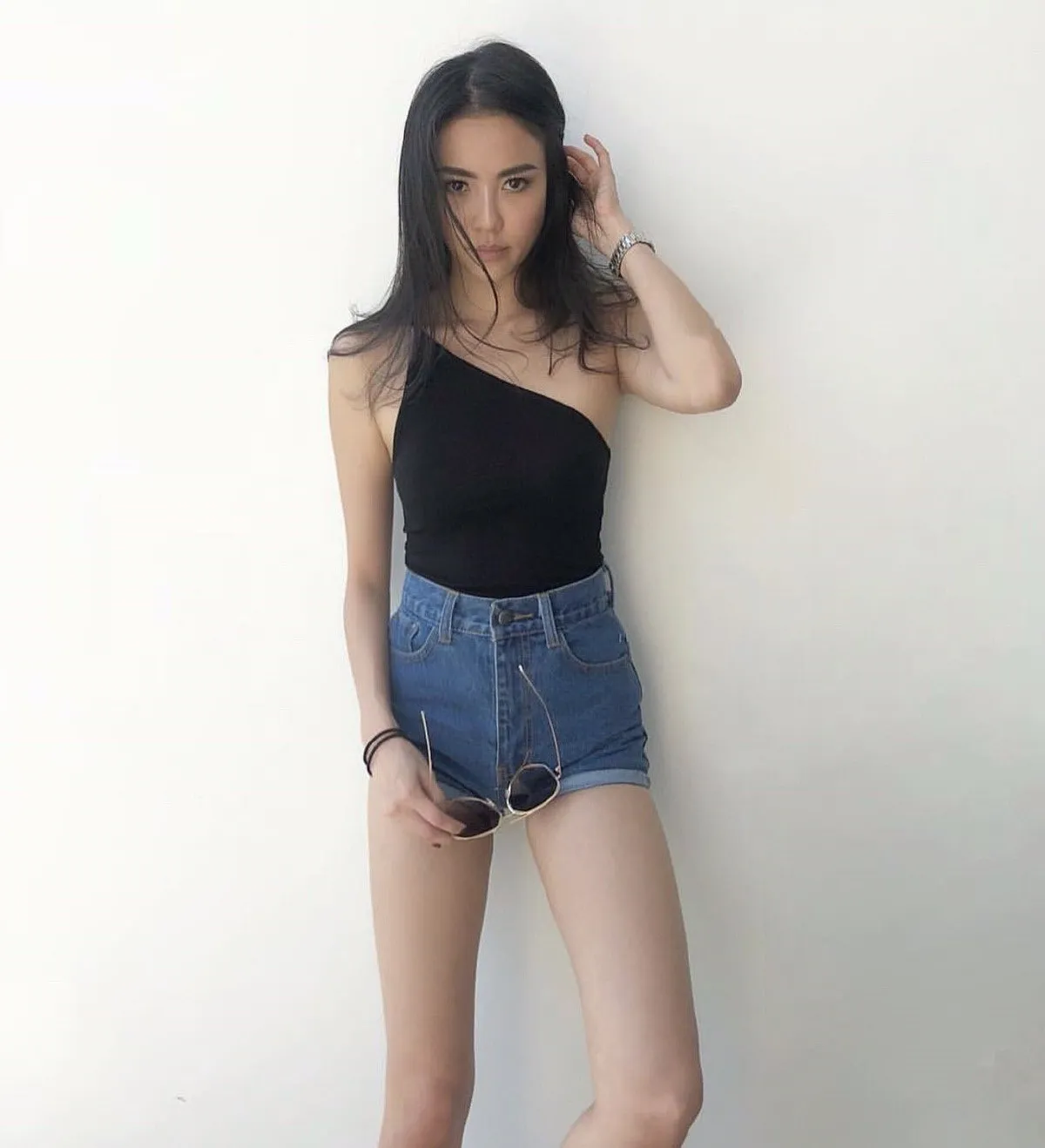 ไม่สูงแต่แซ่บมาก! กิ๊บซี่ วนิดา อวดขาเรียวเซ็กซี่ในชุดว่ายน้ำ