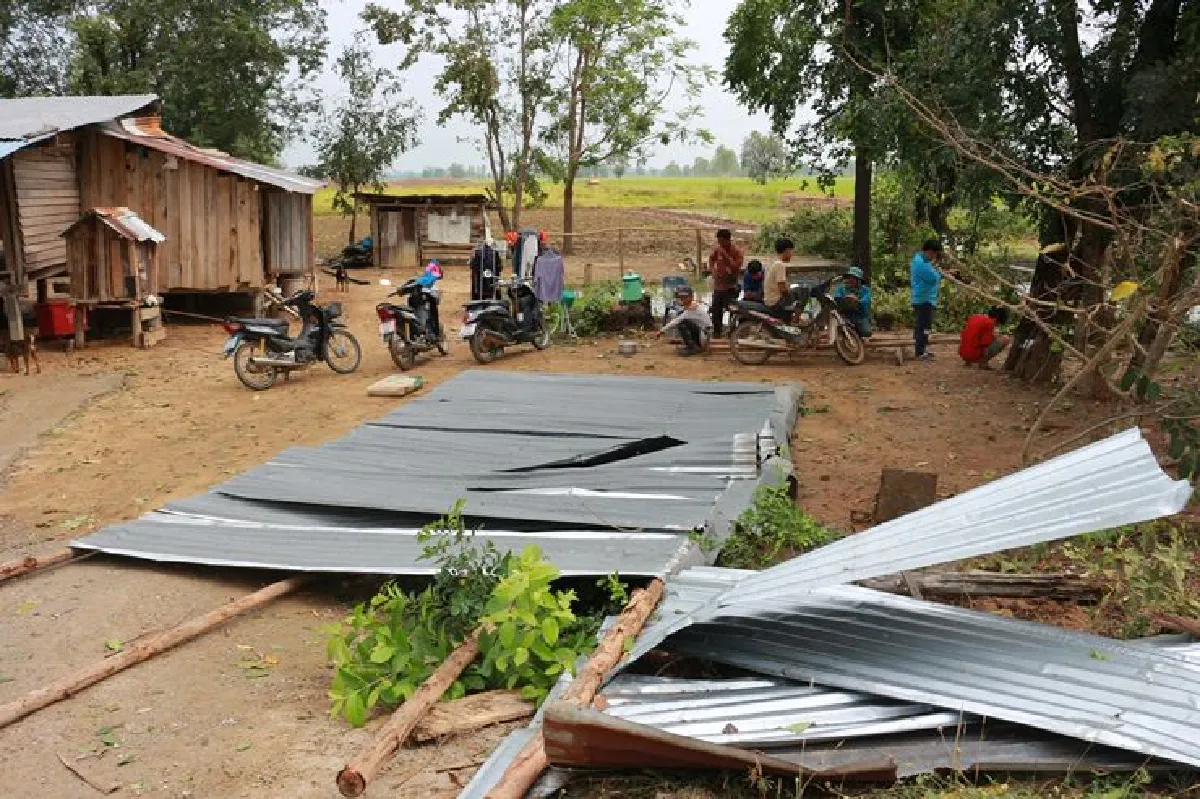 ฝนกระหน่ำพายุถล่มพิษณุโลกเสียหาย200หลังคาเรือน