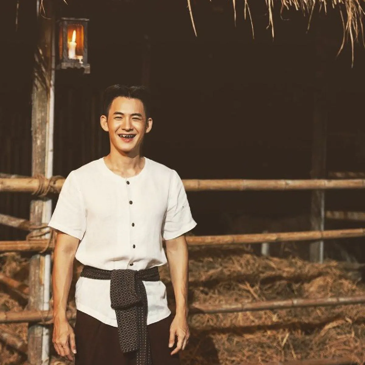 มาแรงแซงพระเอก! โมสต์ วิศรุต-จ้อย บุพเพสันนิวาส หล่อใสขโมยซีน