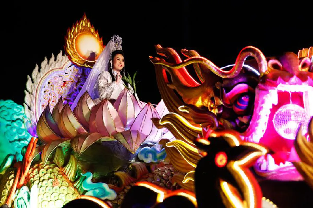 ตรุษจีน ปากน้ำโพ ฟื้นคืนชีพสิงโตมังกรทอง