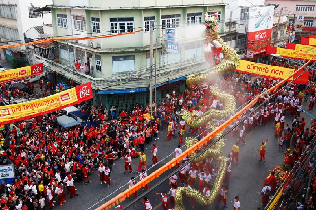 ตรุษจีน ปากน้ำโพ ฟื้นคืนชีพสิงโตมังกรทอง