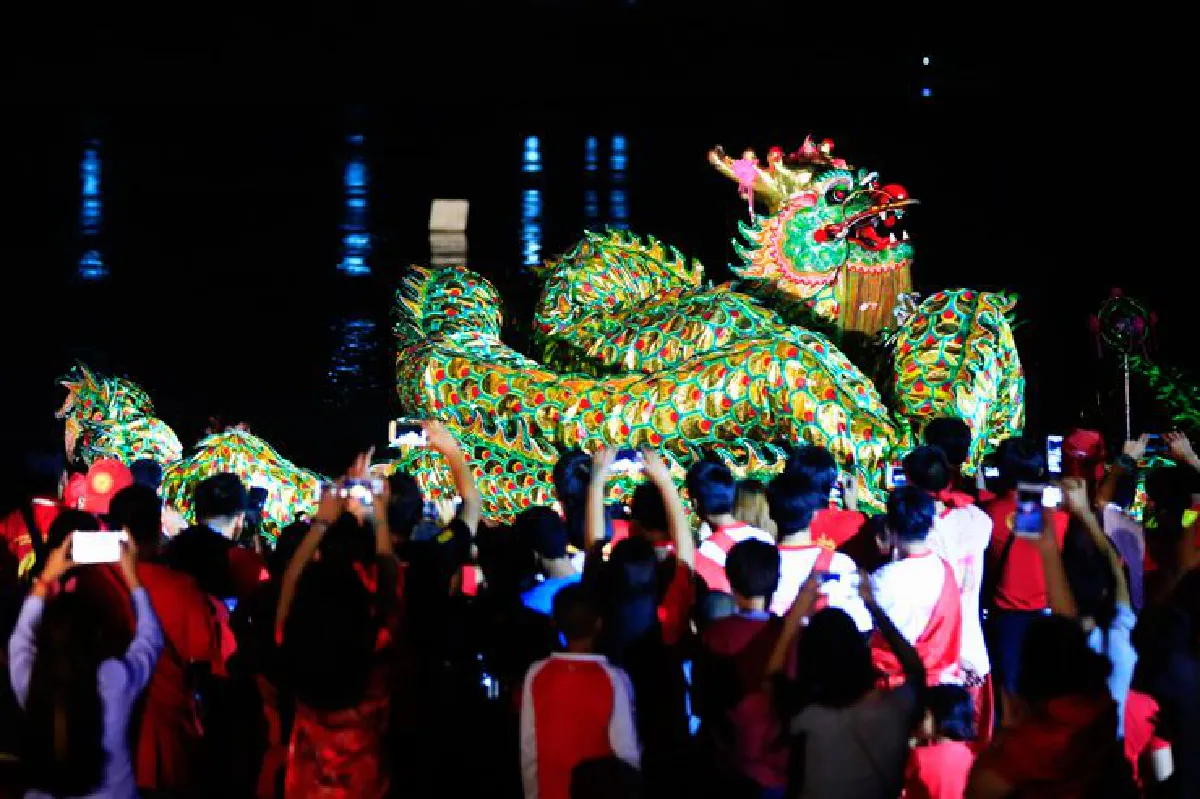 ตรุษจีน ปากน้ำโพ ฟื้นคืนชีพสิงโตมังกรทอง