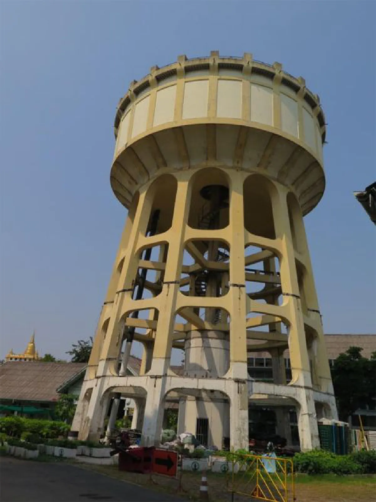 น่าเสียดายอาคารประปาแม้นศรีที่เคยงามสง่า