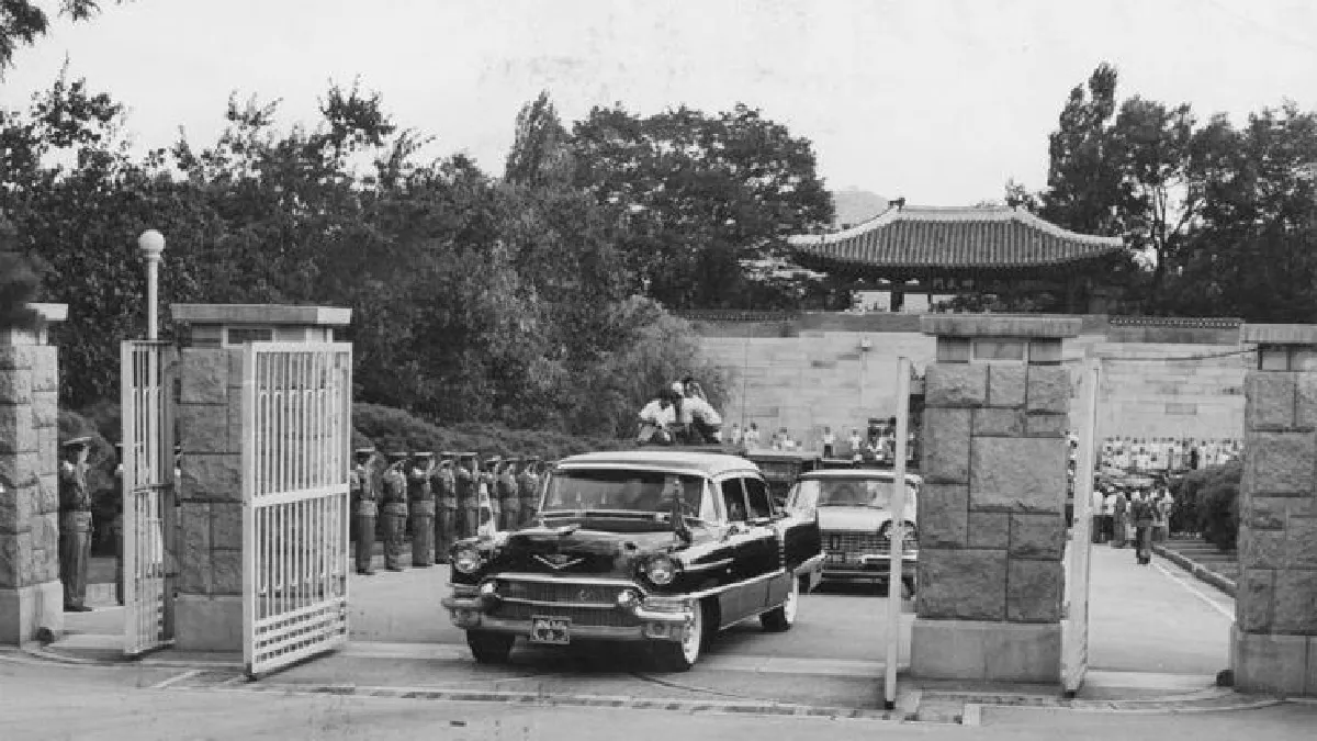 ชองวาแด - ทำเนียบหลังคาสีน้ำเงิน