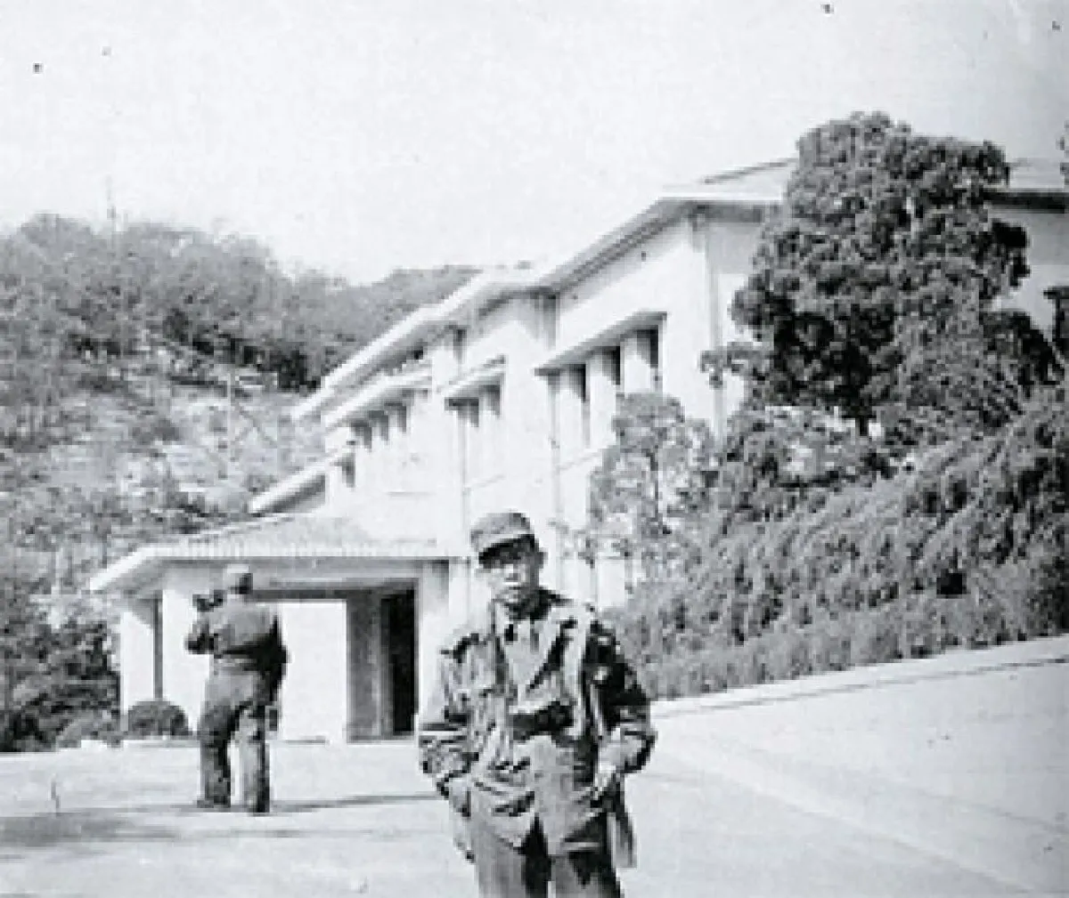 ชองวาแด - ทำเนียบหลังคาสีน้ำเงิน