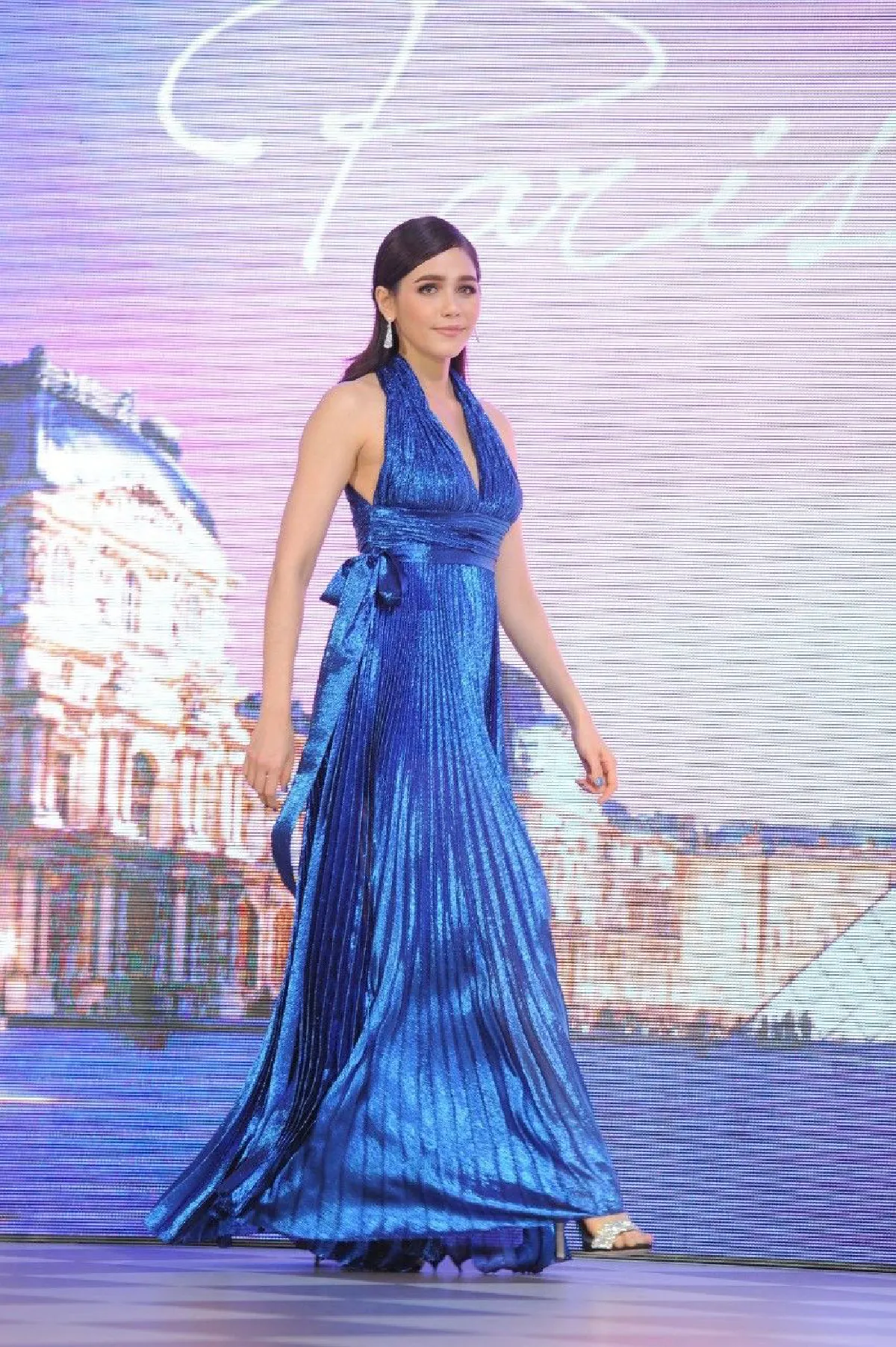 อัพเดทลุค ชมพู่ อารยา สวยหรูดูแพงแบบฉบับสาวปารีเซียง