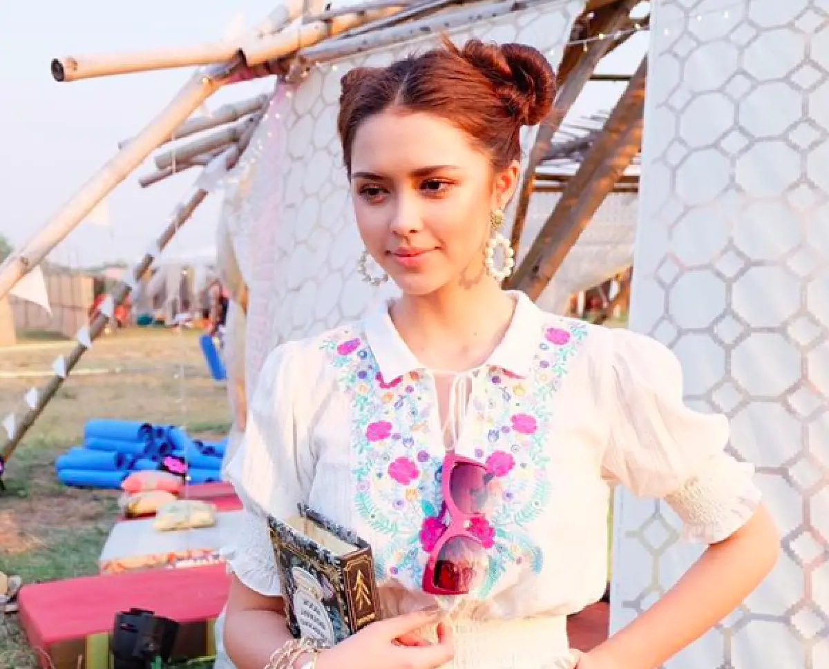 มองมุมไหนก็เป๊ะ! ซูมภาพ “แพทริเซีย” สาวสวยวัย 21 หวานใจ “พีช พชร”