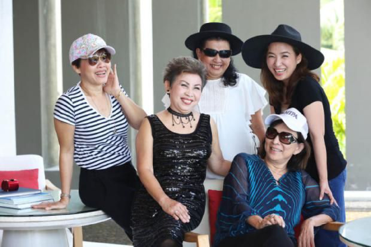 ช่างผมใหญ่ระดับ ‘คุณแม่’ คบกันยาวๆ สิบๆ ปี ช่างผมใหญ่ระดับ ‘คุณแม่’ คบกันยาวๆ สิบๆ ปี