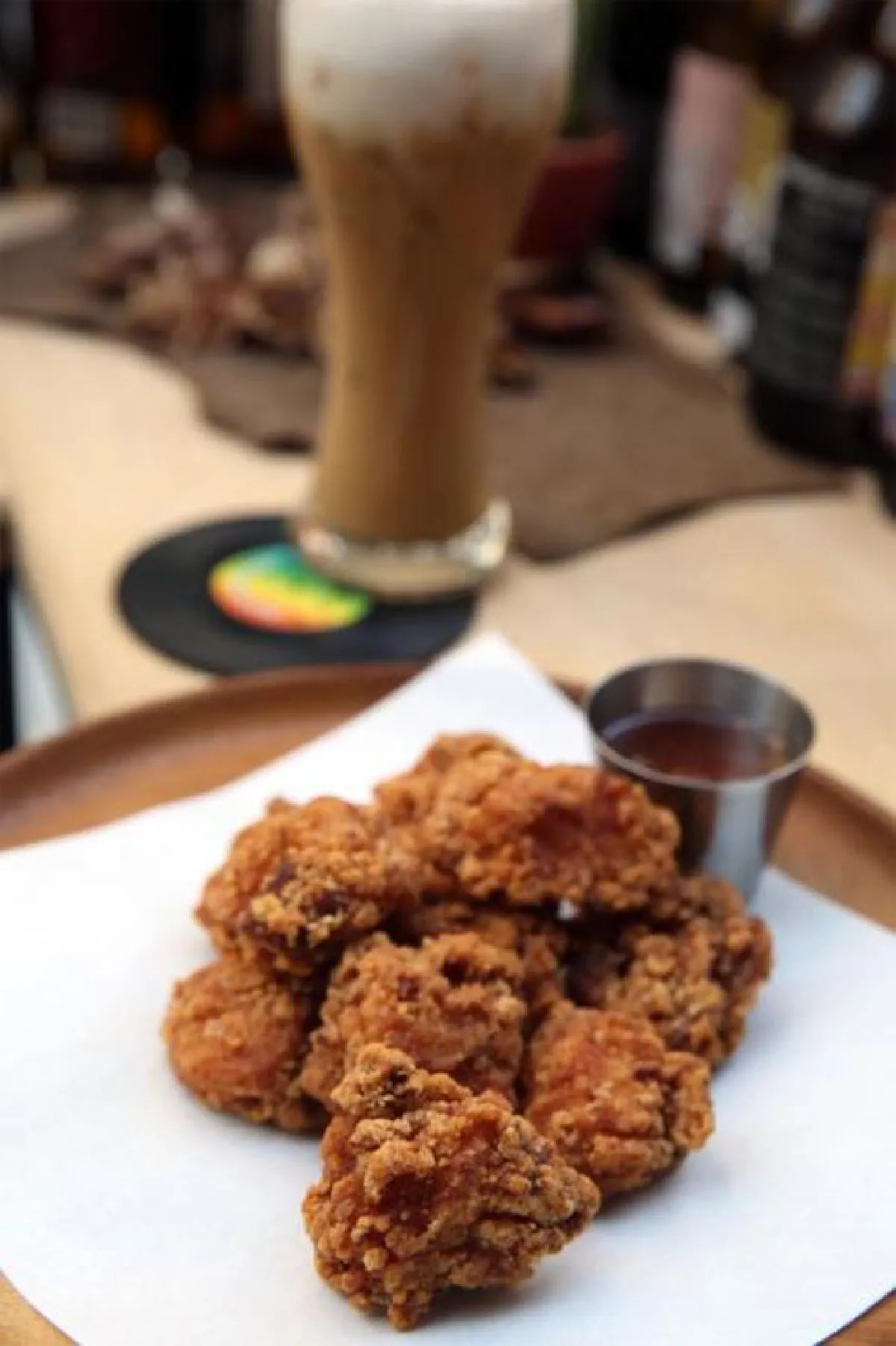 ความสุขเริ่มต้นที่นี่... เอลส์แวร์ ไวนิล คาเฟ่ & บาร์