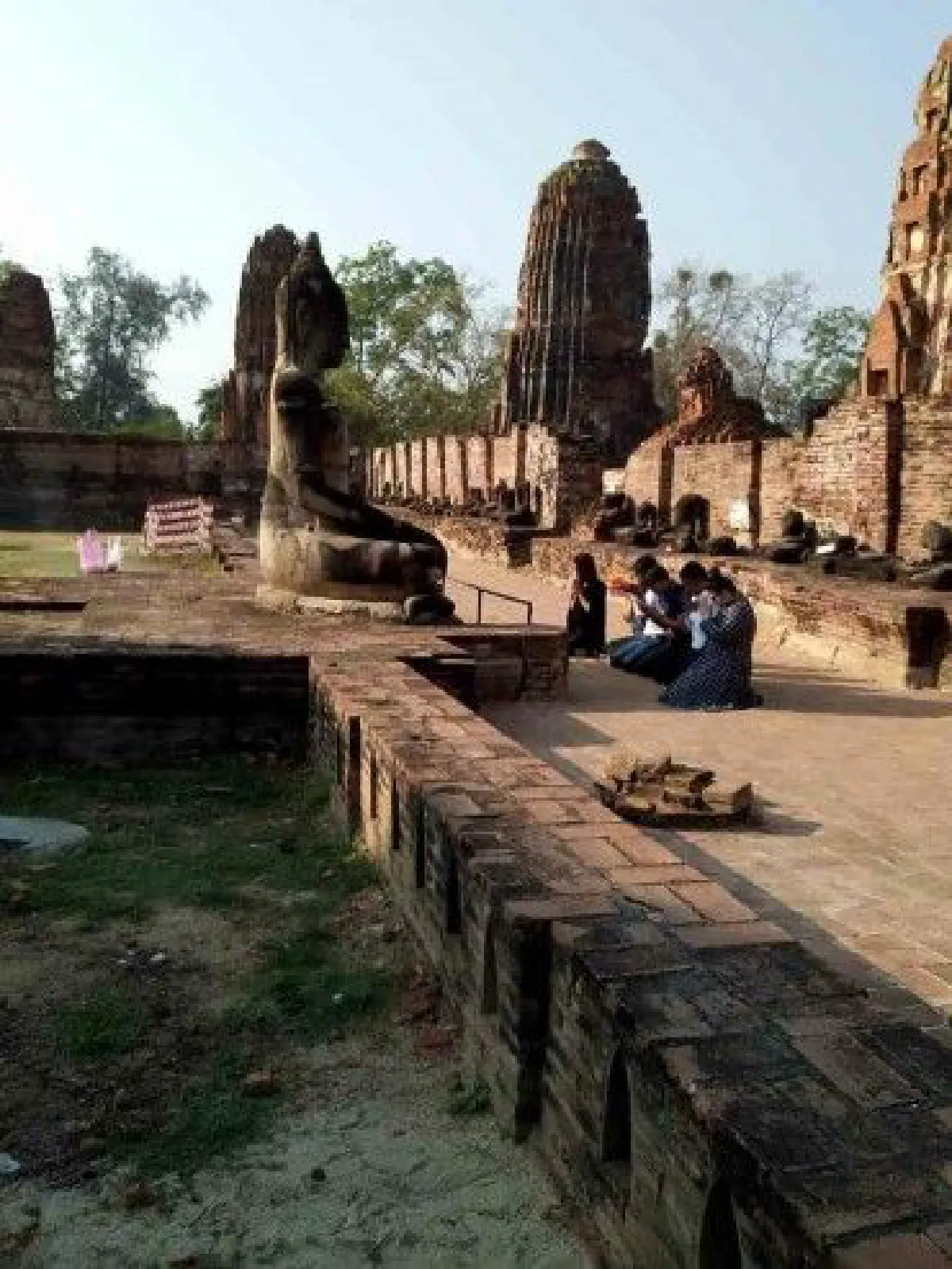 "5 นักท่องเที่ยว" ขอขมาสิ่งศักดิ์สิทธิ์หลังปีนโบราณสถาน