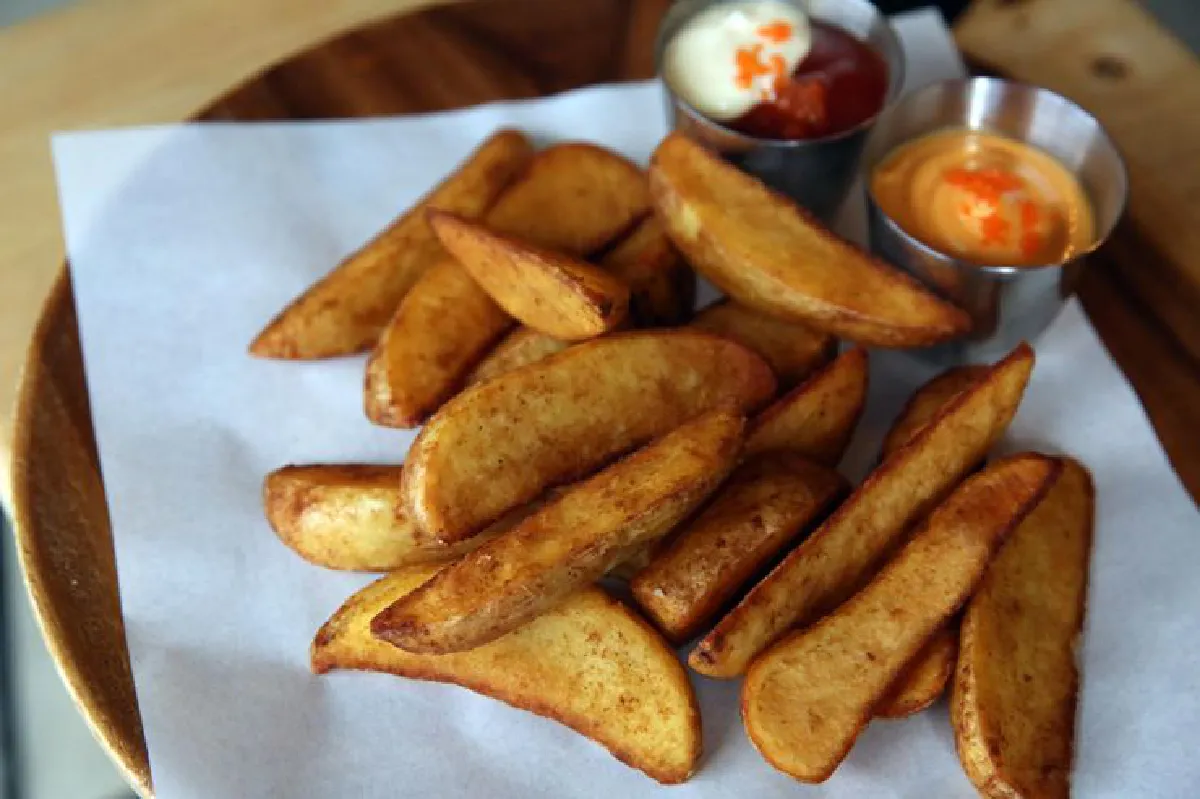 ความสุขเริ่มต้นที่นี่... เอลส์แวร์ ไวนิล คาเฟ่ & บาร์