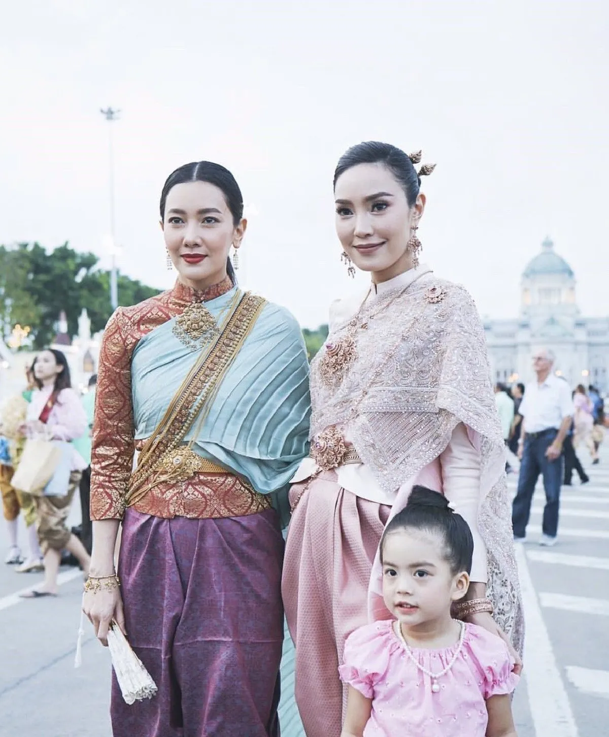 สะกดทุกสายตา! นุ่น วรนุช แต่งชุดไทยได้สง่างามเหลือเกิน